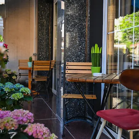 Kuta's 3 Tirana