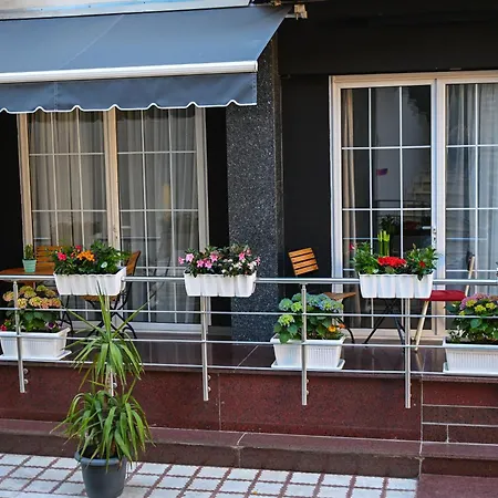 Apartment Kuta's 3 *